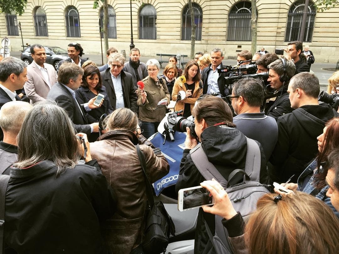 Junio de 2015, presentación del servicio al Ayuntamiento de París. El proyecto fue aclamado porque son compartidos, sostenibles y silenciosos. El inicio fue local.